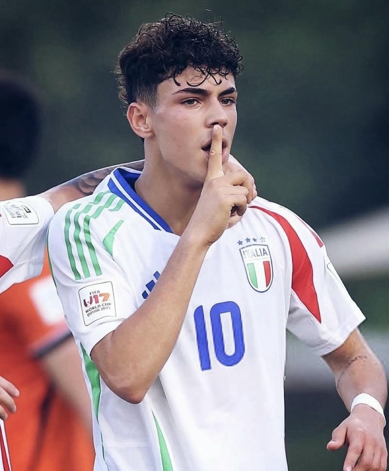 Hình ảnh người chơi bóng với tư thế thoải mái