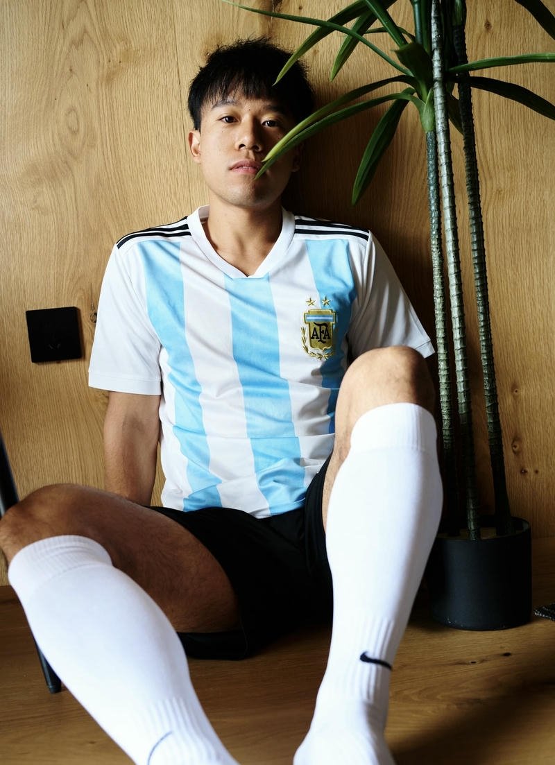 Hình ảnh trai đá bóng trong khoảnh khắc đẹp