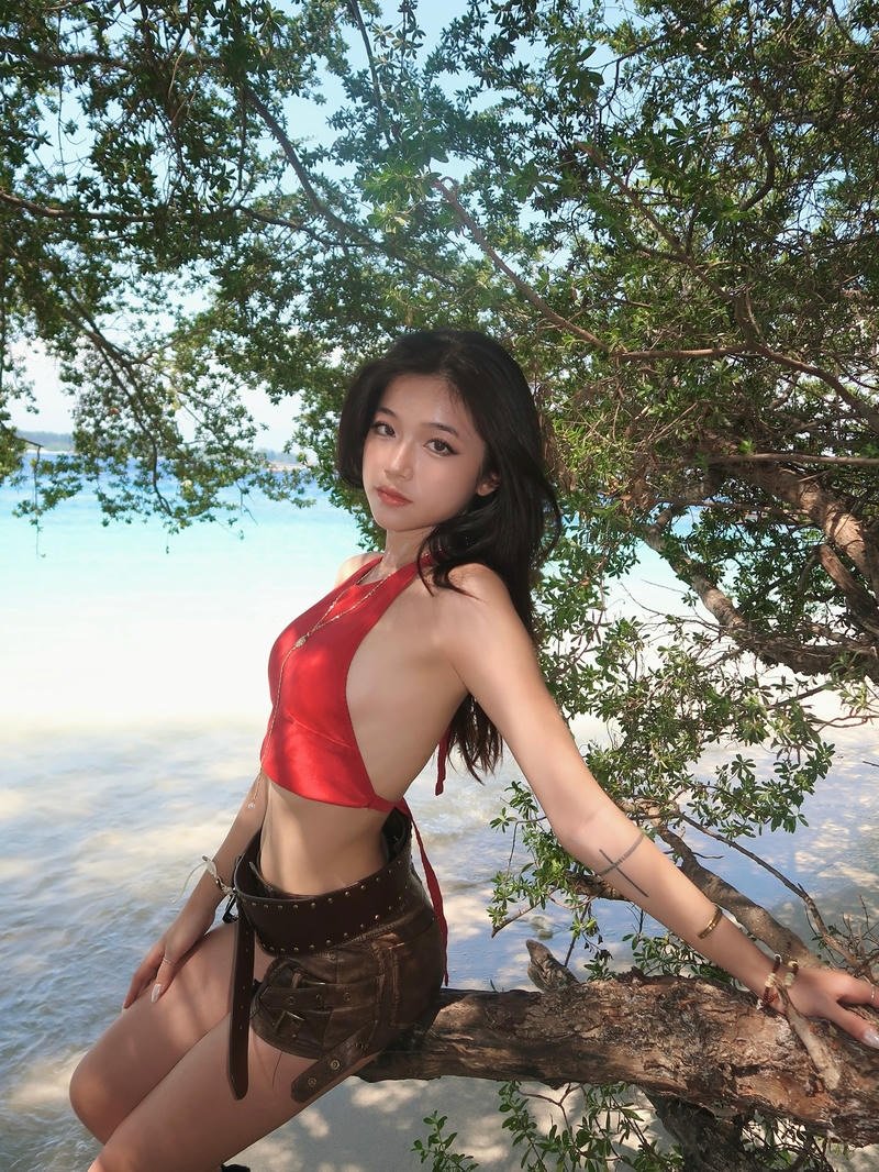 Hình gái xinh nóng bỏng trong concept ảnh du lịch mùa hè