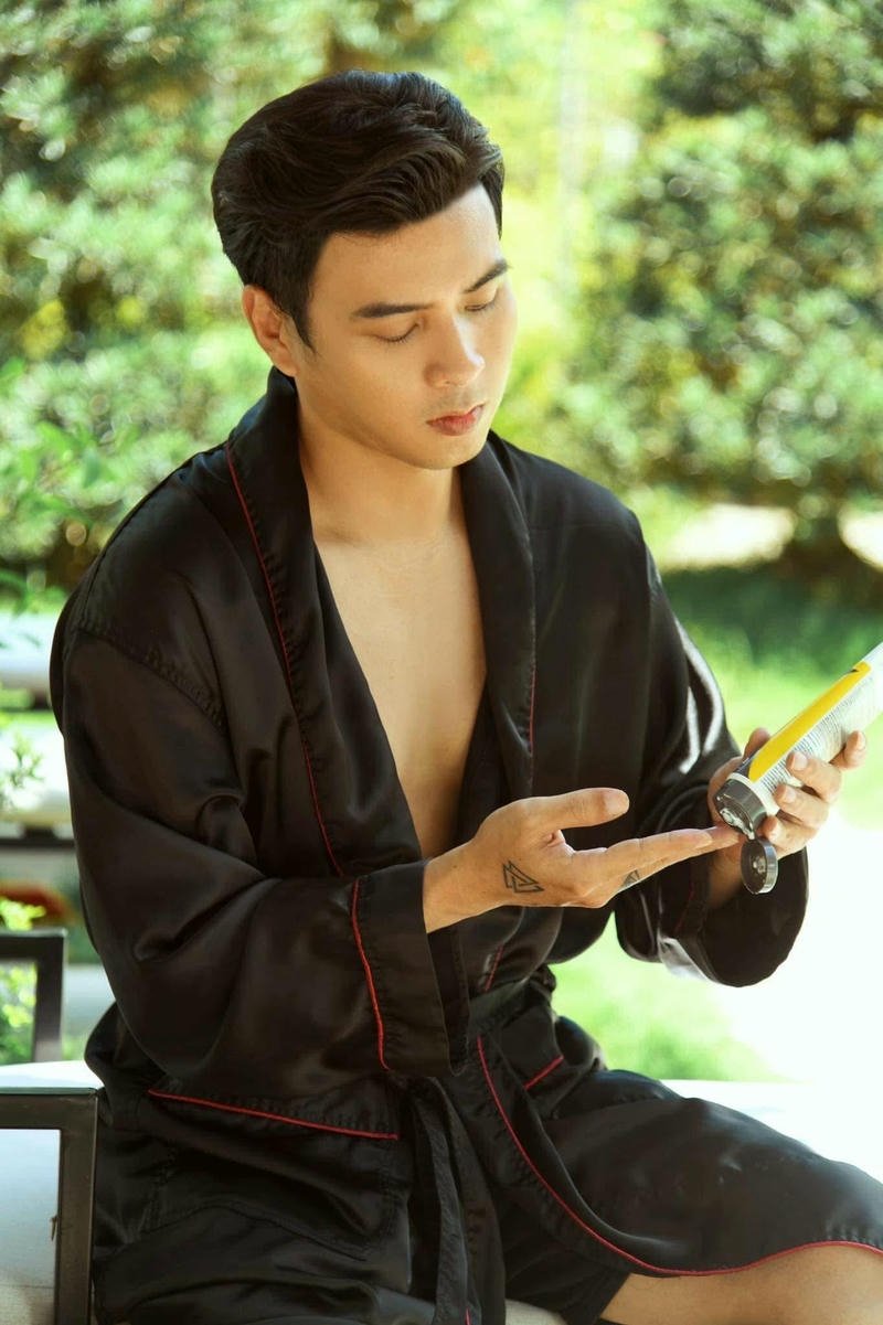 Hình nền Hồ Quang Hiếu ánh sáng nghệ thuật ấn tượng