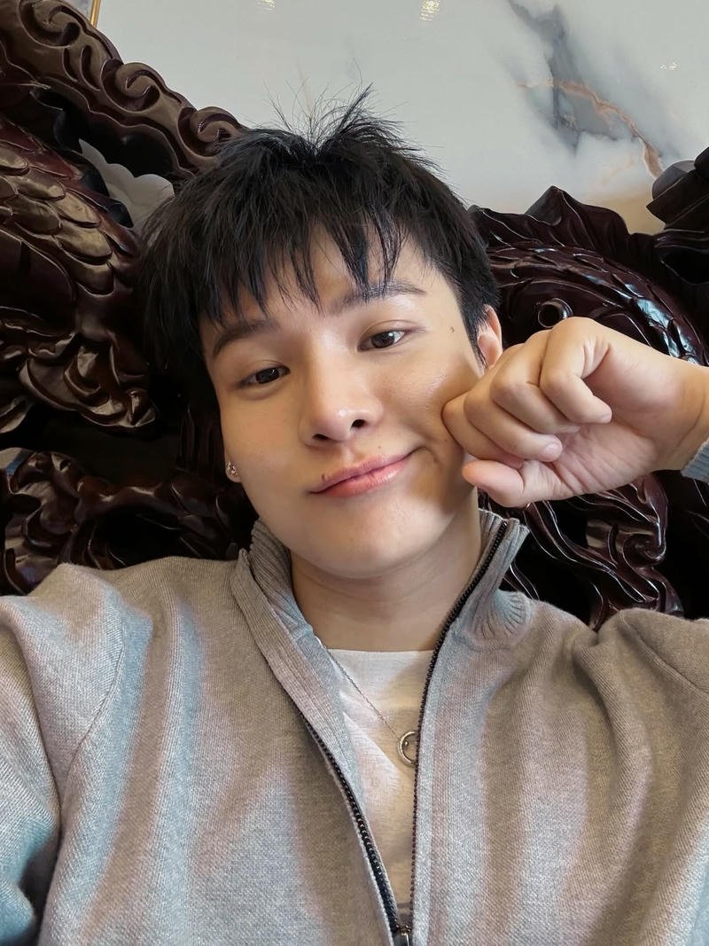 Hình nền Phạm Đình Thái Ngân ánh nhìn đầy cảm xúc