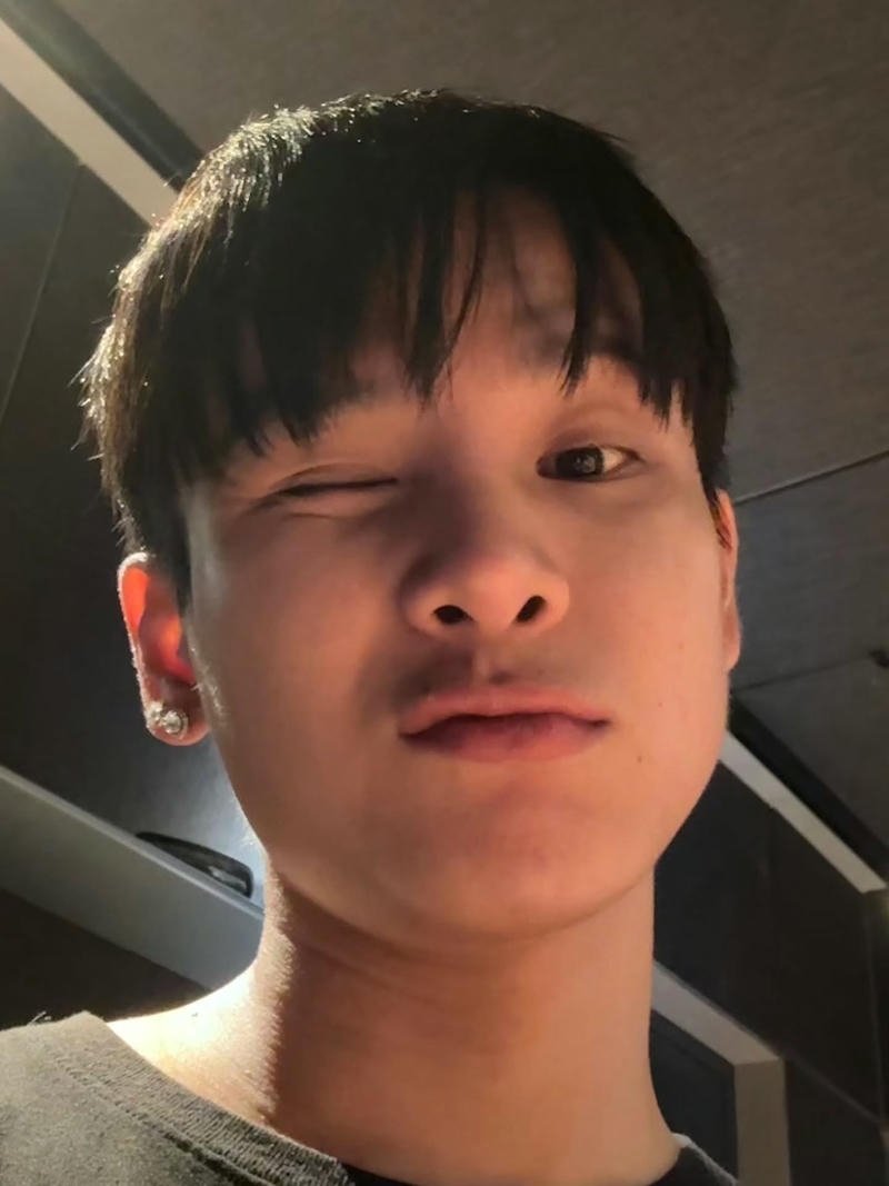 Hình nền Phạm Đình Thái Ngân ánh sáng dịu nhẹ