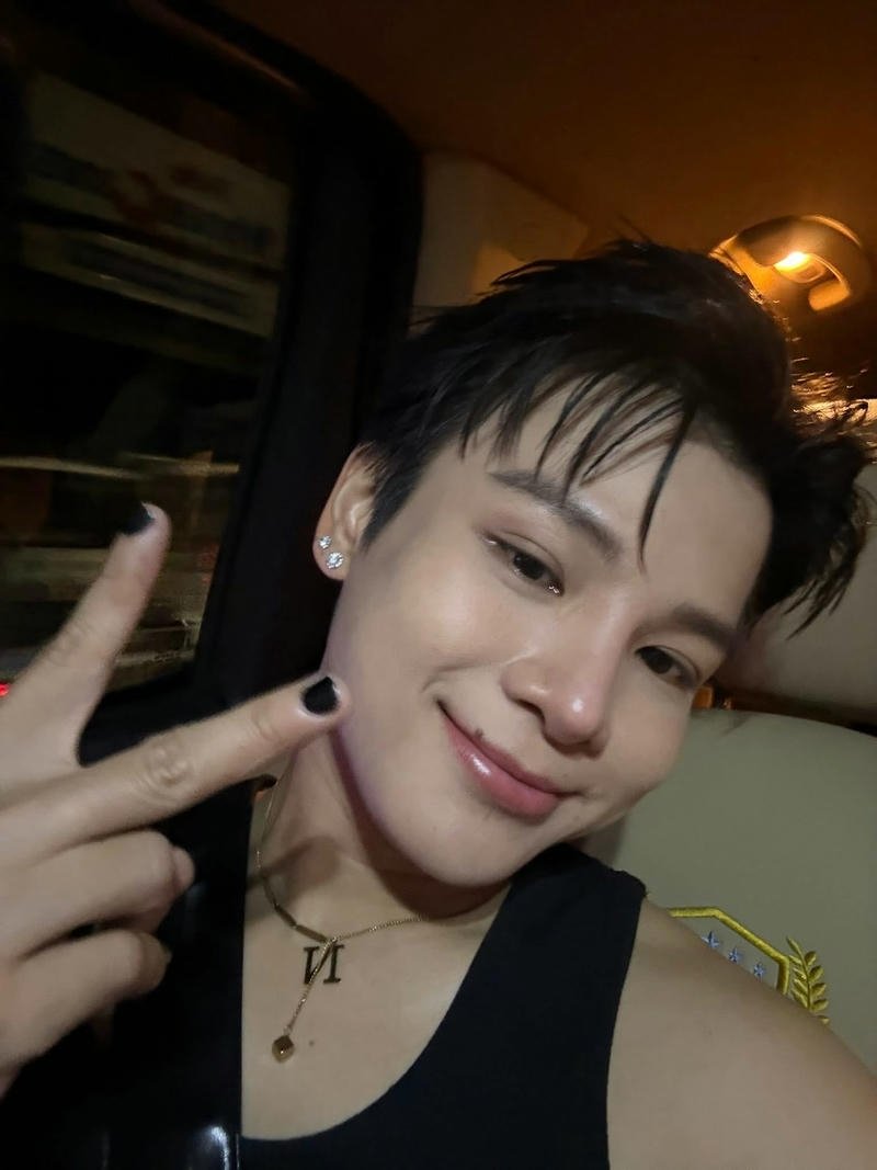 Hình nền Phạm Đình Thái Ngân biểu cảm tự nhiên cuốn hút