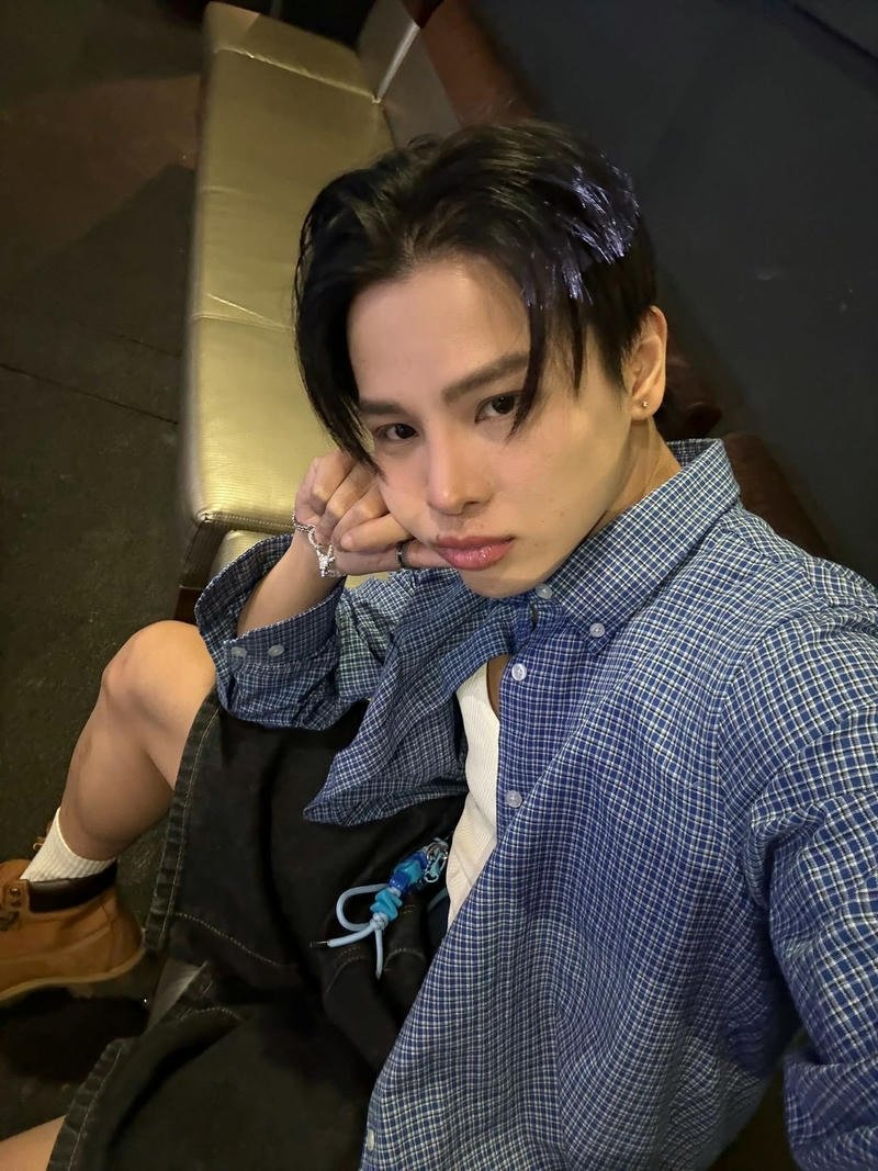 Hình nền Phạm Đình Thái Ngân góc chụp tự nhiên nổi bật