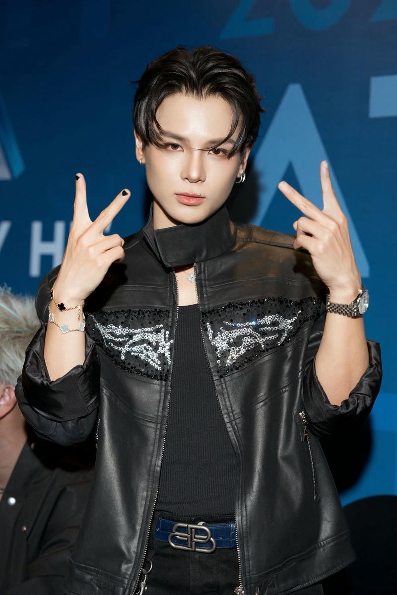 Hình nền Phạm Đình Thái Ngân phong cách trẻ cá tính