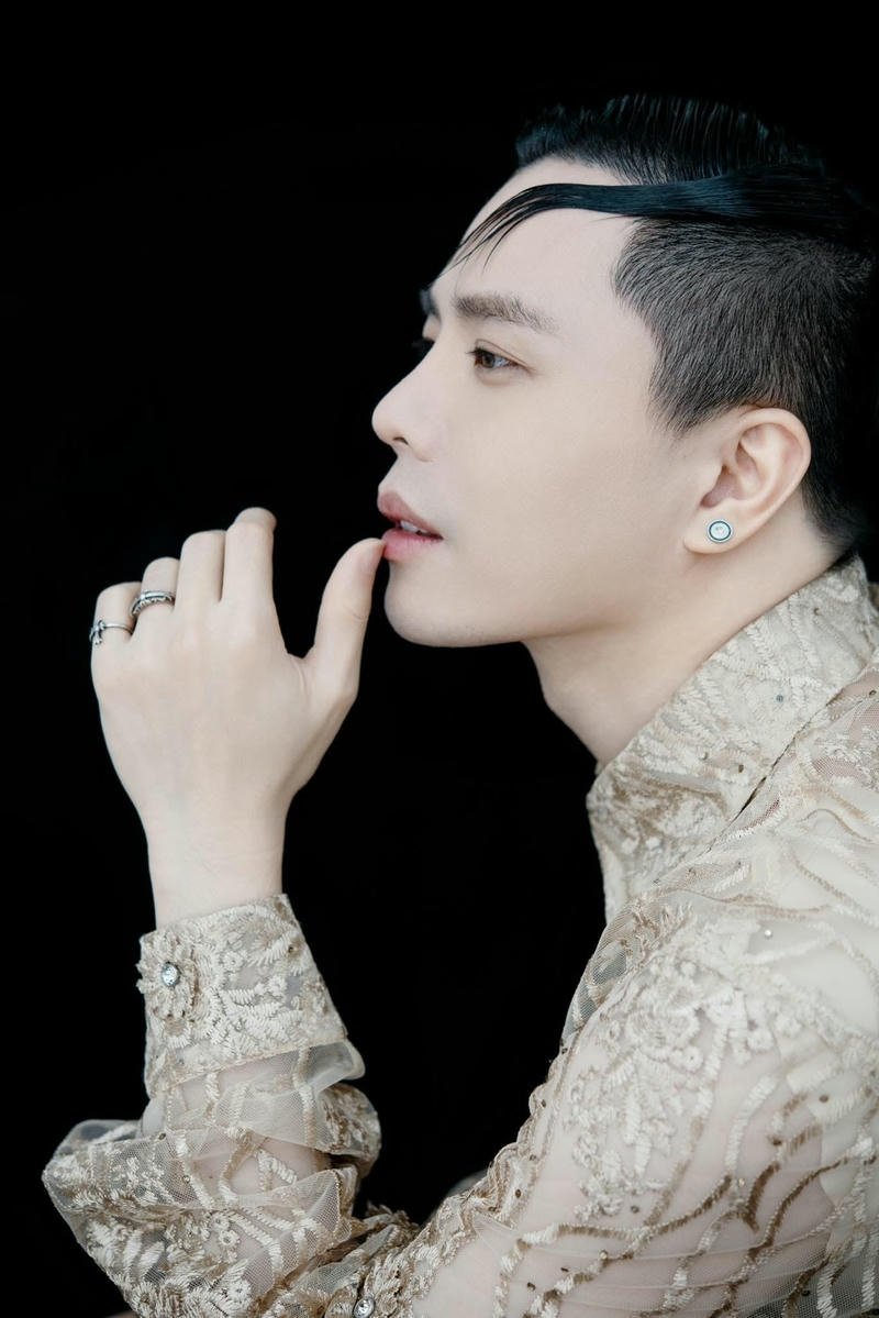 Hình nền Trịnh Thăng Bình đẹp trai góc nghiêng cuốn hút