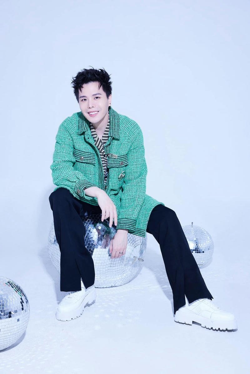 Hình nền Trịnh Thăng Bình đẹp trai phong cách trẻ trung