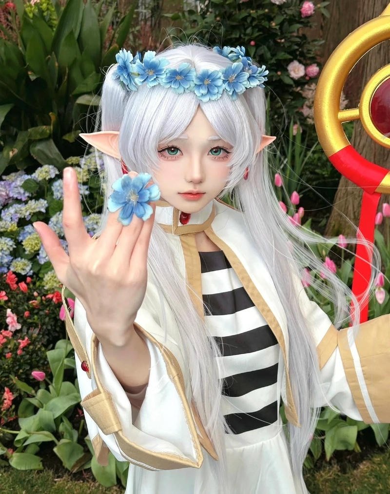 Khoảnh khắc Frieren elf cosplay giữa không gian fantasy