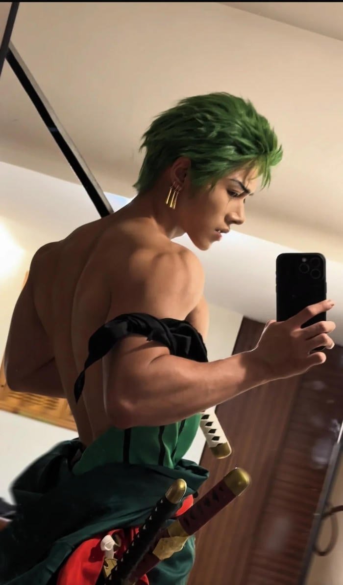 Khoảnh khắc Zoro tập luyện với kiếm ngoài trời