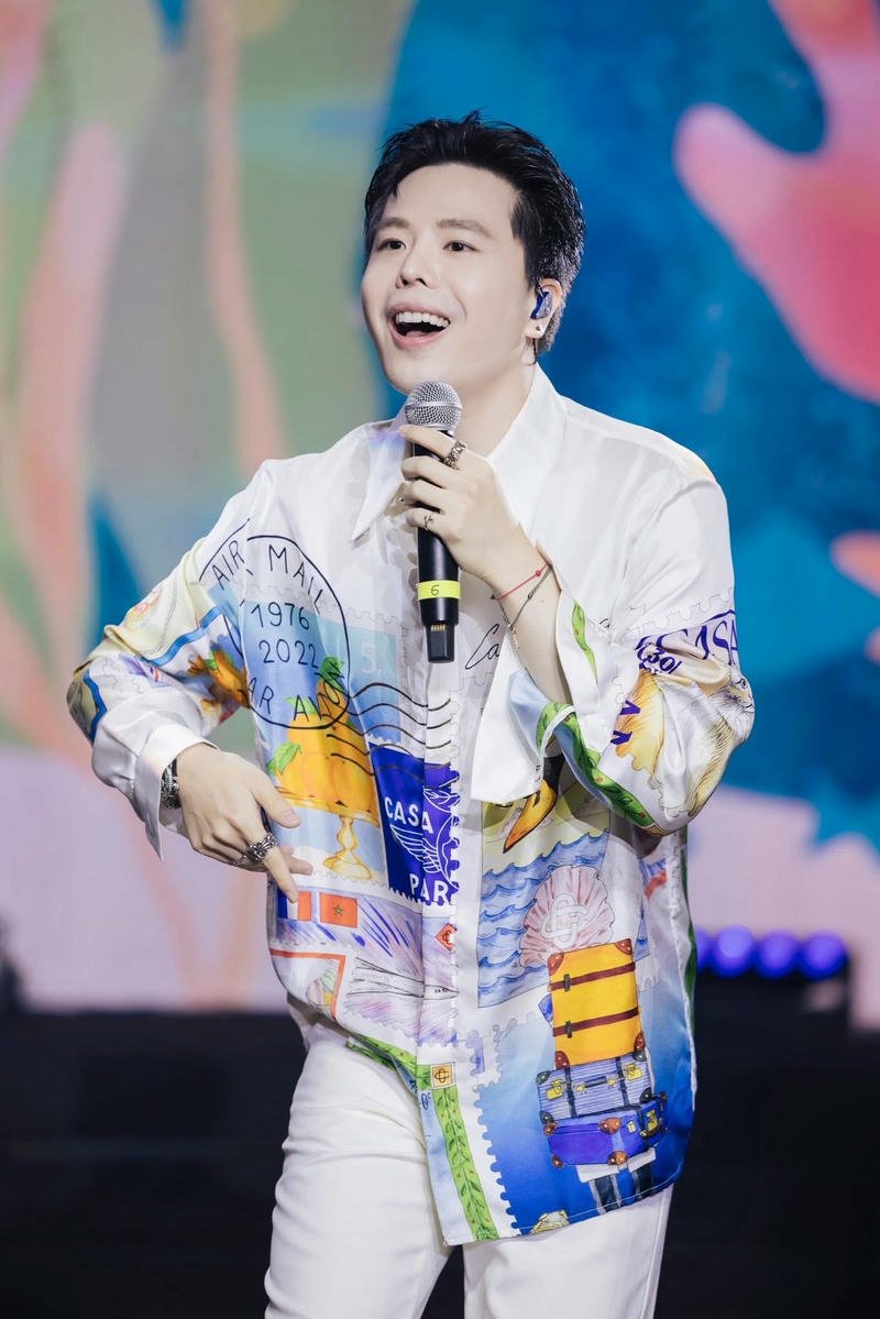 Khoảnh khắc biểu diễn sân khấu ấn tượng Trịnh Thăng Bình