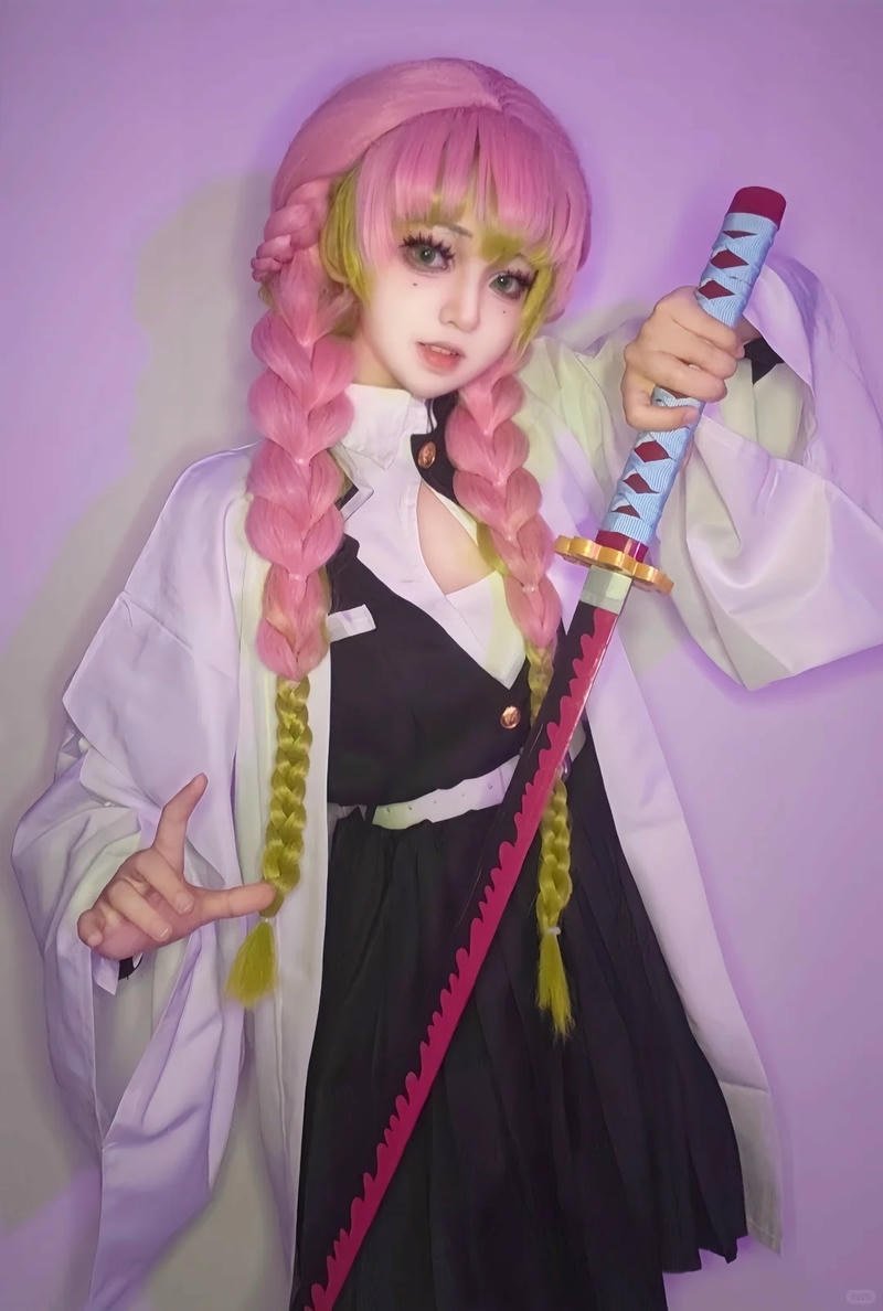 Khoảnh khắc nhân vật Mitsuri xuất hiện ngoài đời thực