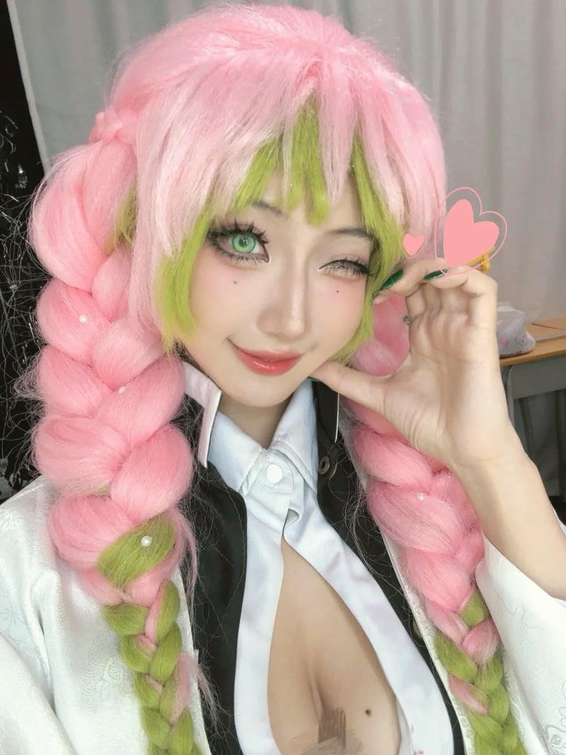 Khung cảnh huyền ảo làm nổi bật hình tượng Mitsuri