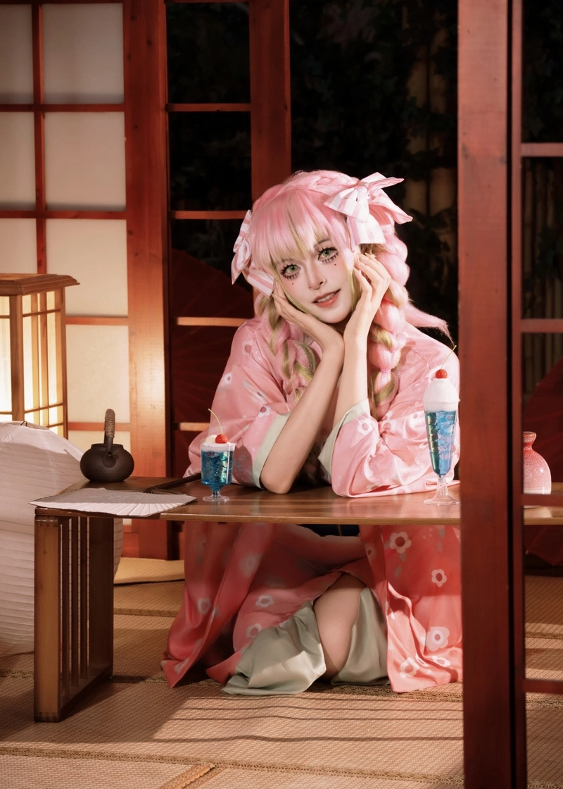 Mitsuri cosplay với phong cách ngọt ngào hiện đại