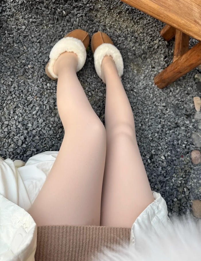 Nét đẹp tối giản của chân gái trong phong cách đời thường