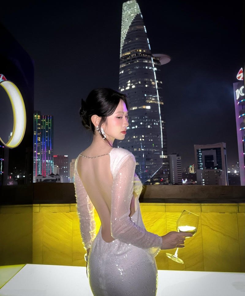 Nét đẹp trẻ trung của Lê Bống trong mùa hè