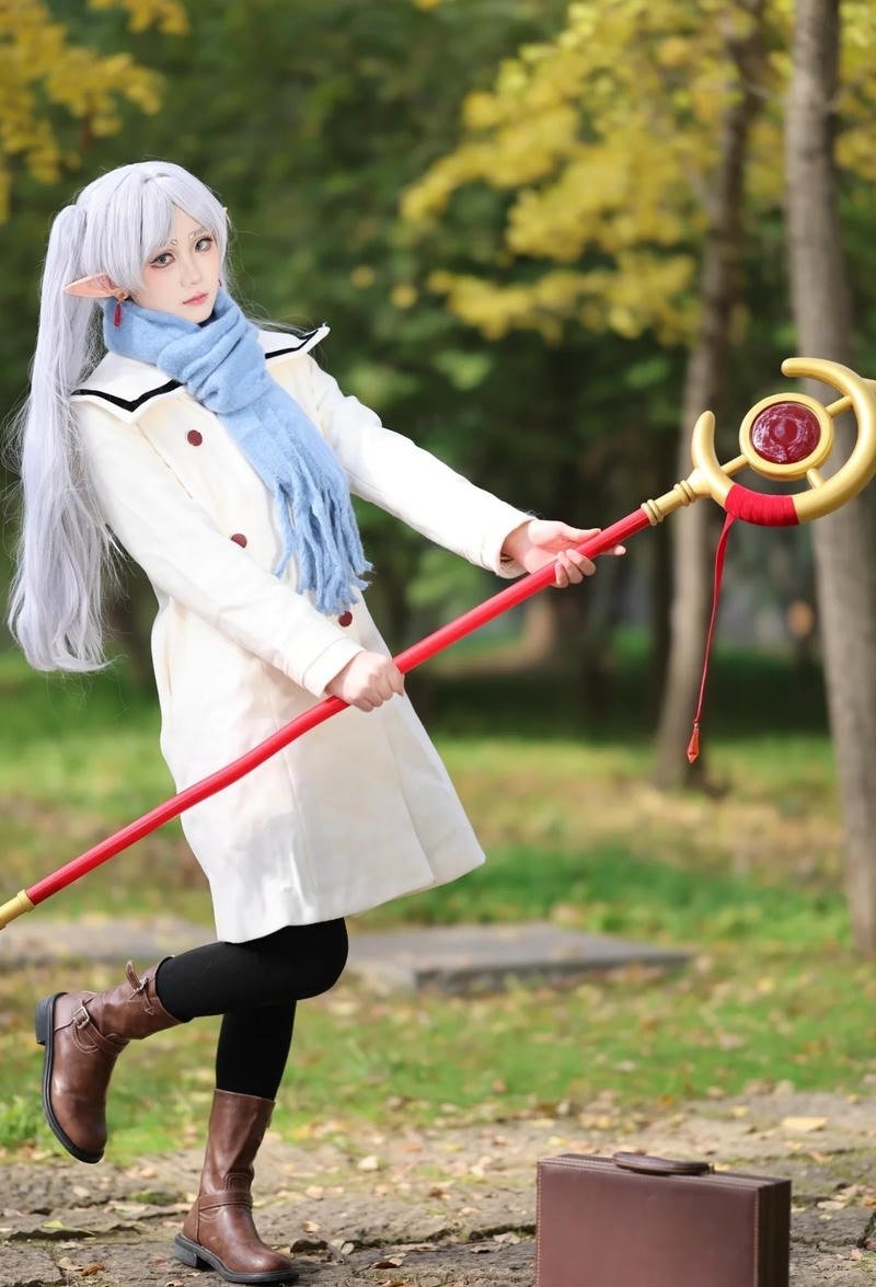 Nét diễn xuất của cosplayer trong bộ ảnh cosplay Frieren đẹp