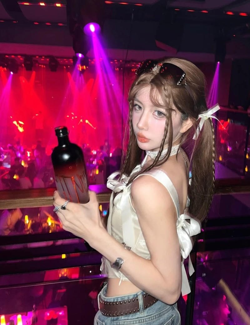 Người mẫu trẻ với phong cách nightlife cuốn hút