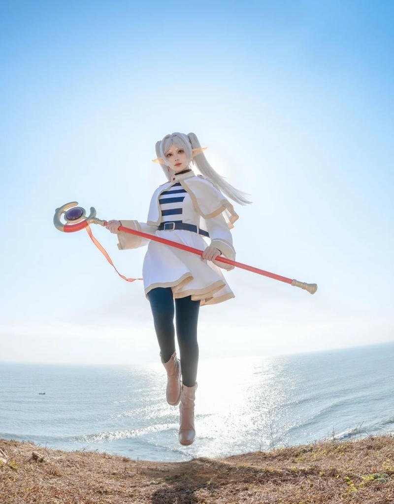 Nhân vật Frieren được tái hiện qua cosplay chân thực