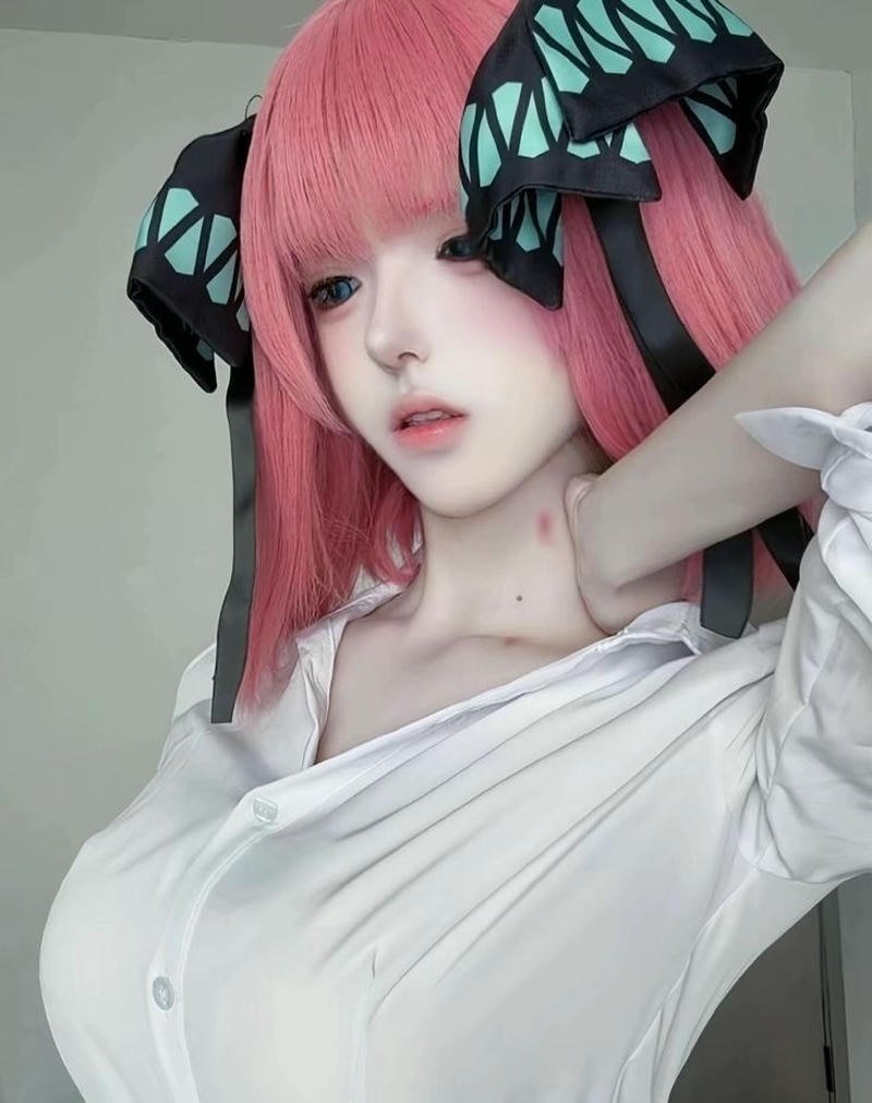 Phong cách cosplay hiện đại ánh sáng nổi bật