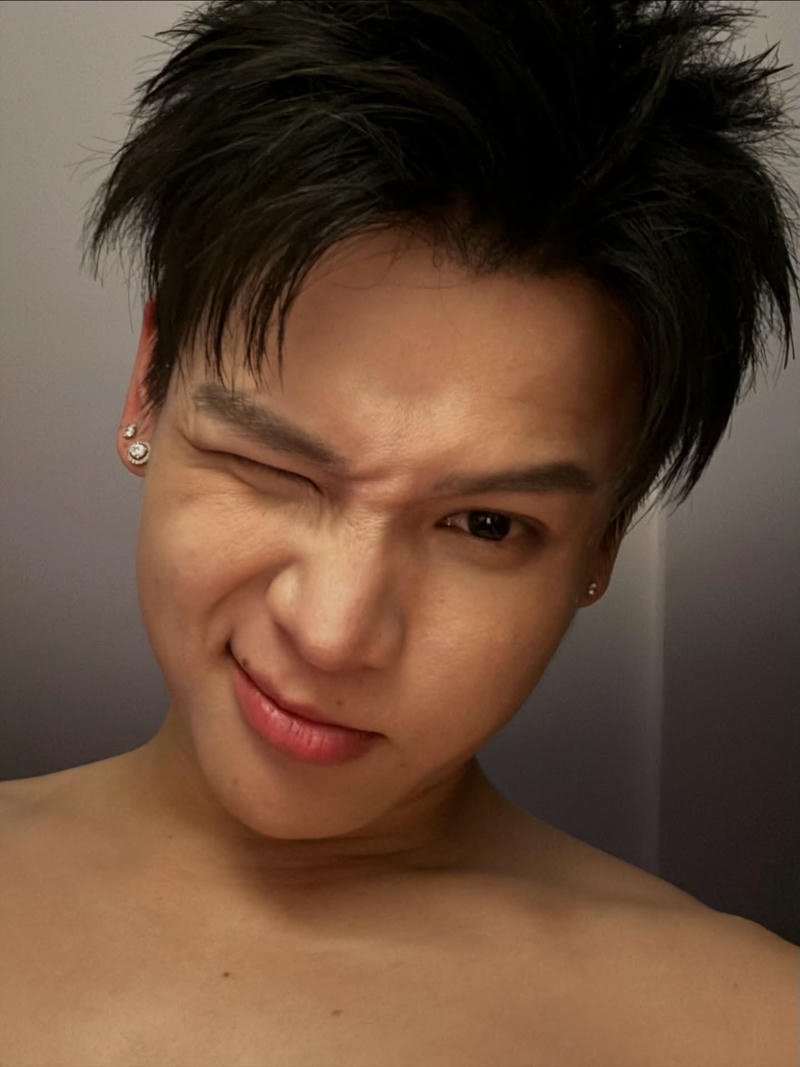 Phong cách đời thường Phạm Đình Thái Ngân nhẹ nhàng