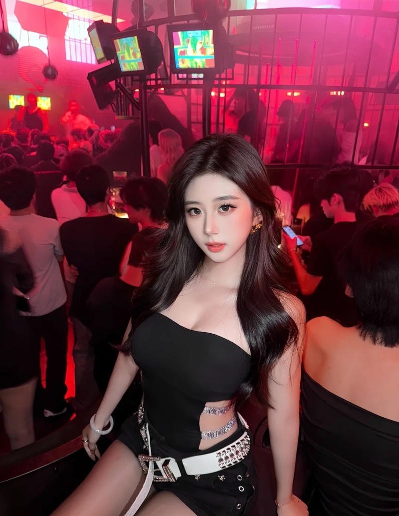 Phong cách thời trang bar giúp cô gái thêm cuốn hút