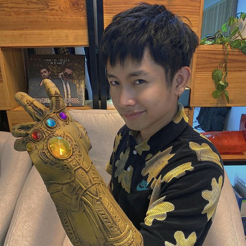 Ricky Star cười tươi rạng rỡ trước ống kính