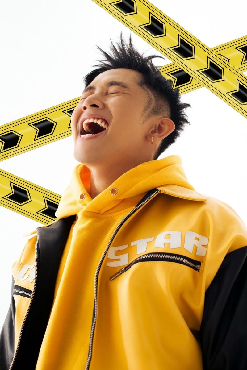 Ricky Star tạo dáng phong cách thời thượng