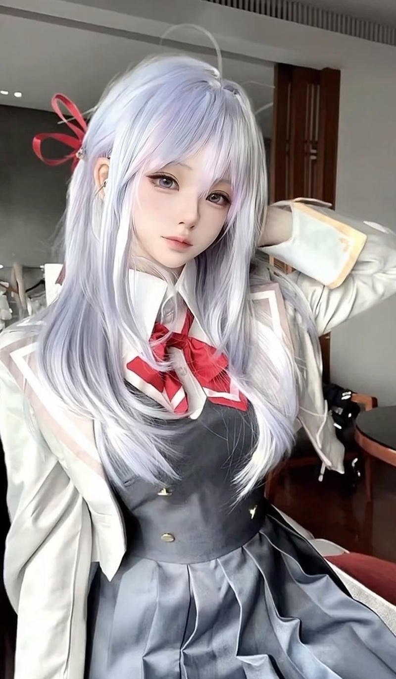 Tạo hình cosplay anime với phụ kiện đầy đủ