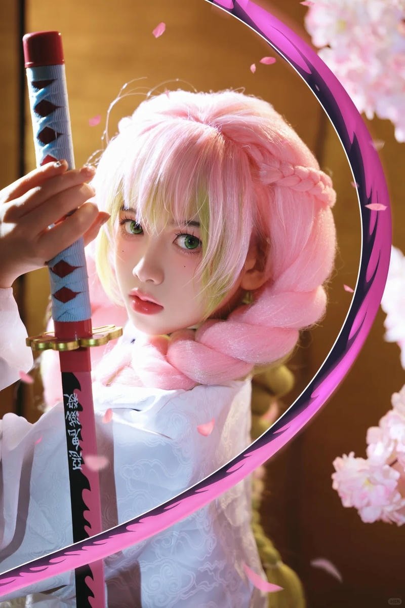 Tạo hình gái xinh cosplay Mitsuri với thần thái cuốn hút