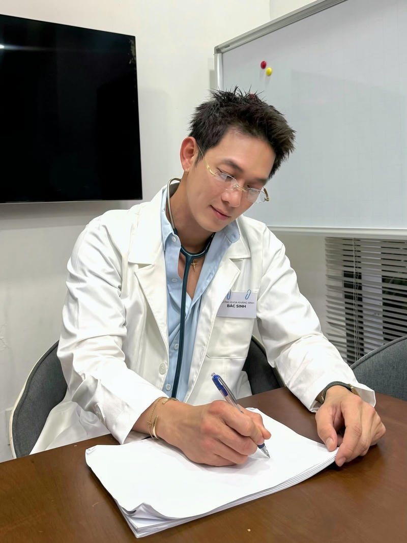 Chân dung Song Luân biểu cảm lạnh lùng đầy thu hút