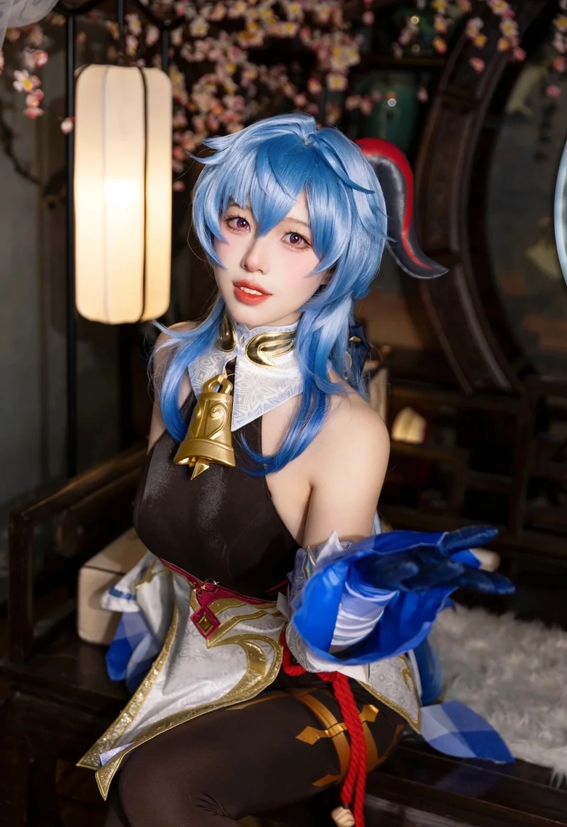 Cosplayer hóa thân Ganyu với phong thái dịu dàng cuốn hút