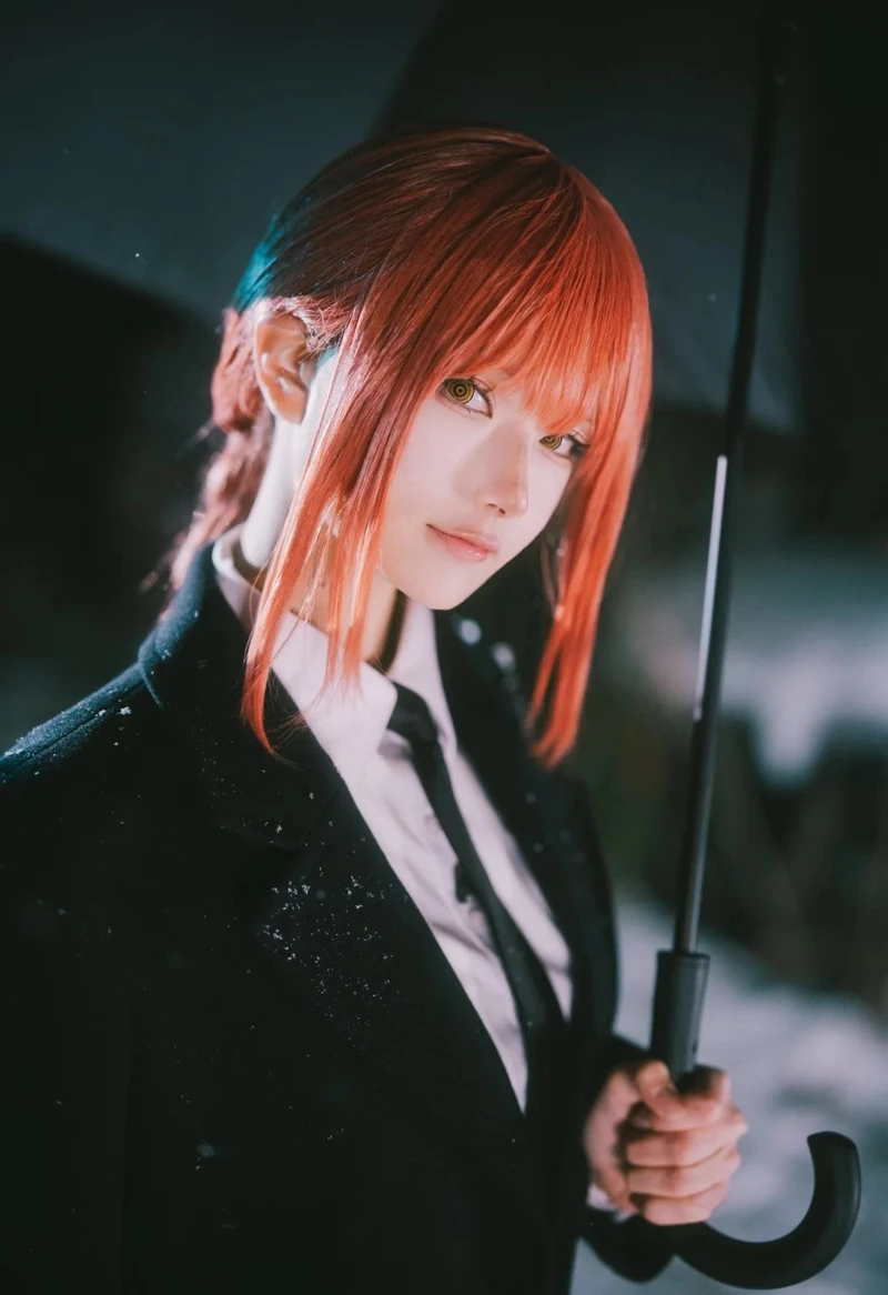 Góc chụp độc đáo trong anime Makima cosplay đầy cá tính