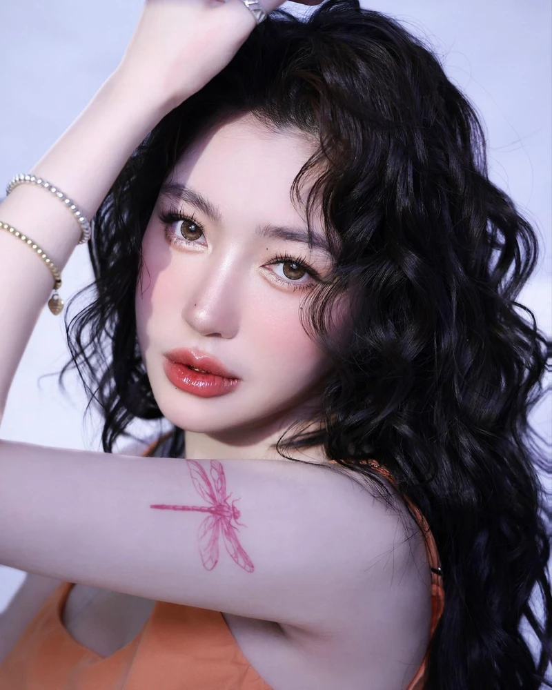 Hình ảnh Elly Trần bikini sexy phong cách hiện đại nổi bật