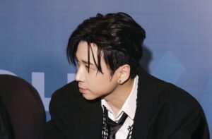 Hình nền Karik thumbnail