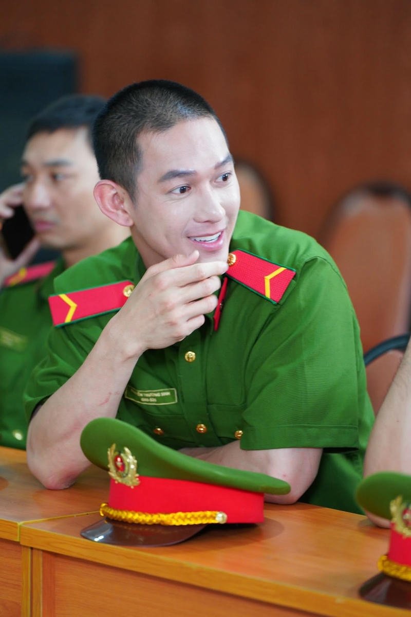 Hình nền Song Luân thời trang lịch lãm sang trọng