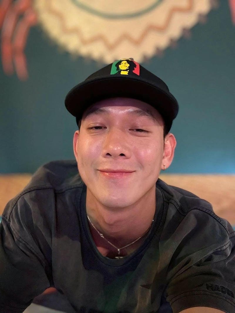 Khoảnh khắc cười tự nhiên đầy sức hút của Song Luân