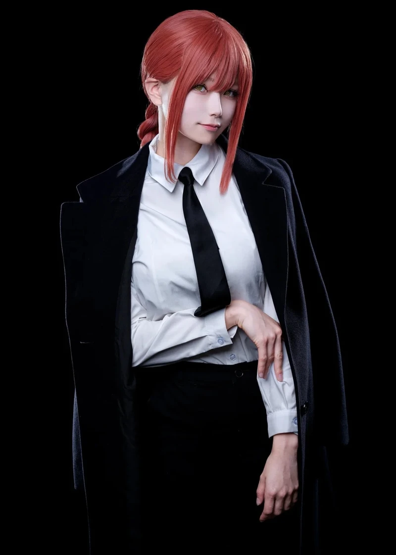 Makima cosplay được thể hiện sống động qua hình ảnh nghệ thuật