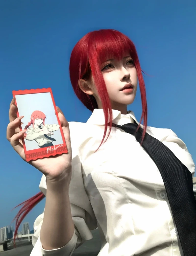 Makima cosplay tái hiện vẻ đẹp lạnh lùng quyến rũ