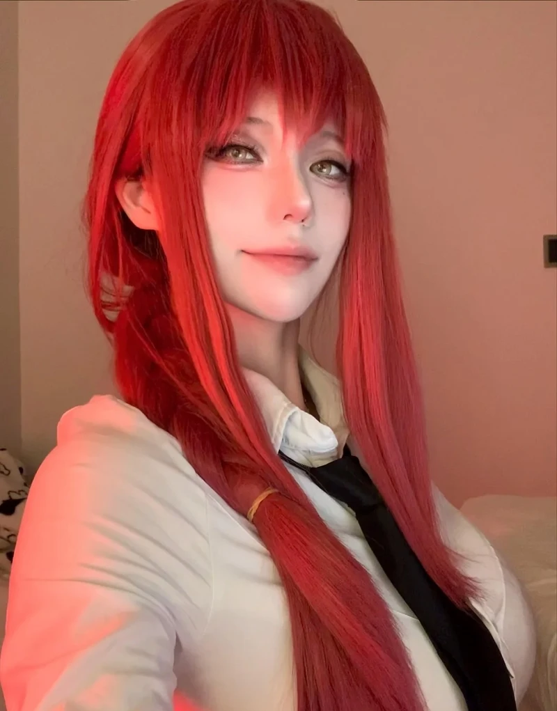 Nụ cười ngọt ngào nhưng đầy mưu mô của Makima cosplay