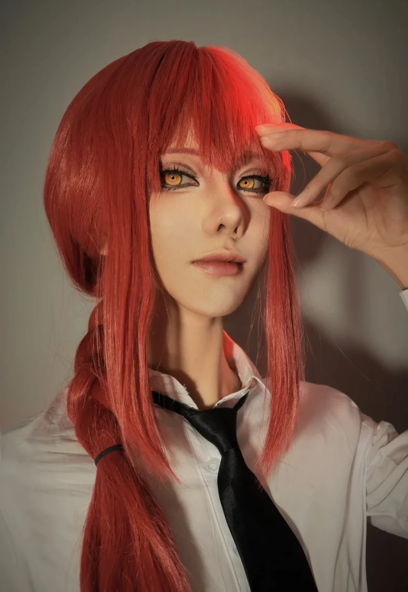 Phong cách anime u tối làm nổi bật Makima cosplay đầy cuốn hút