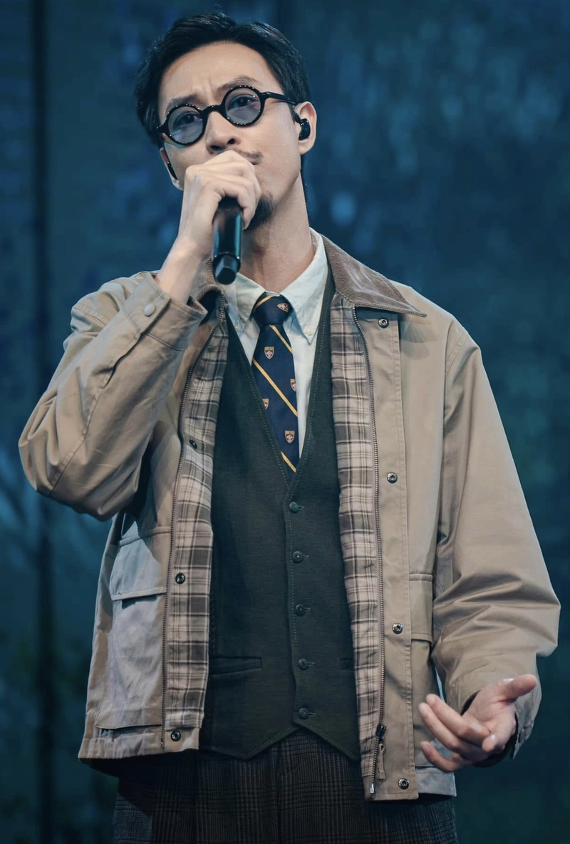 Rapper Đen Vâu làm nền phong cách trên sân khấu