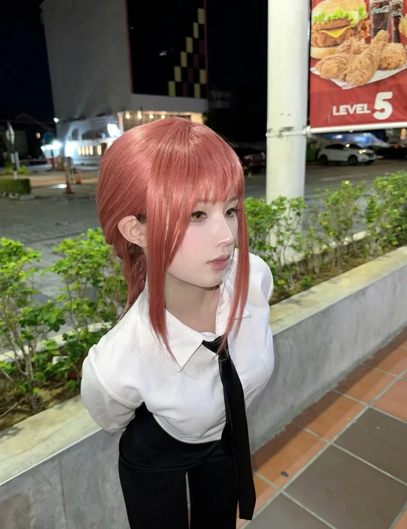 Tạo hình biểu tượng được giữ nguyên trong Makima cosplay