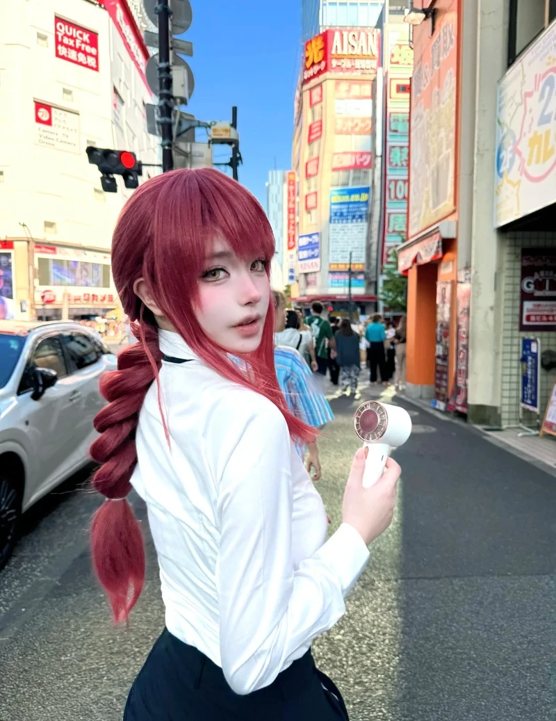 Trang phục công sở gợi cảm tôn dáng Makima cosplay