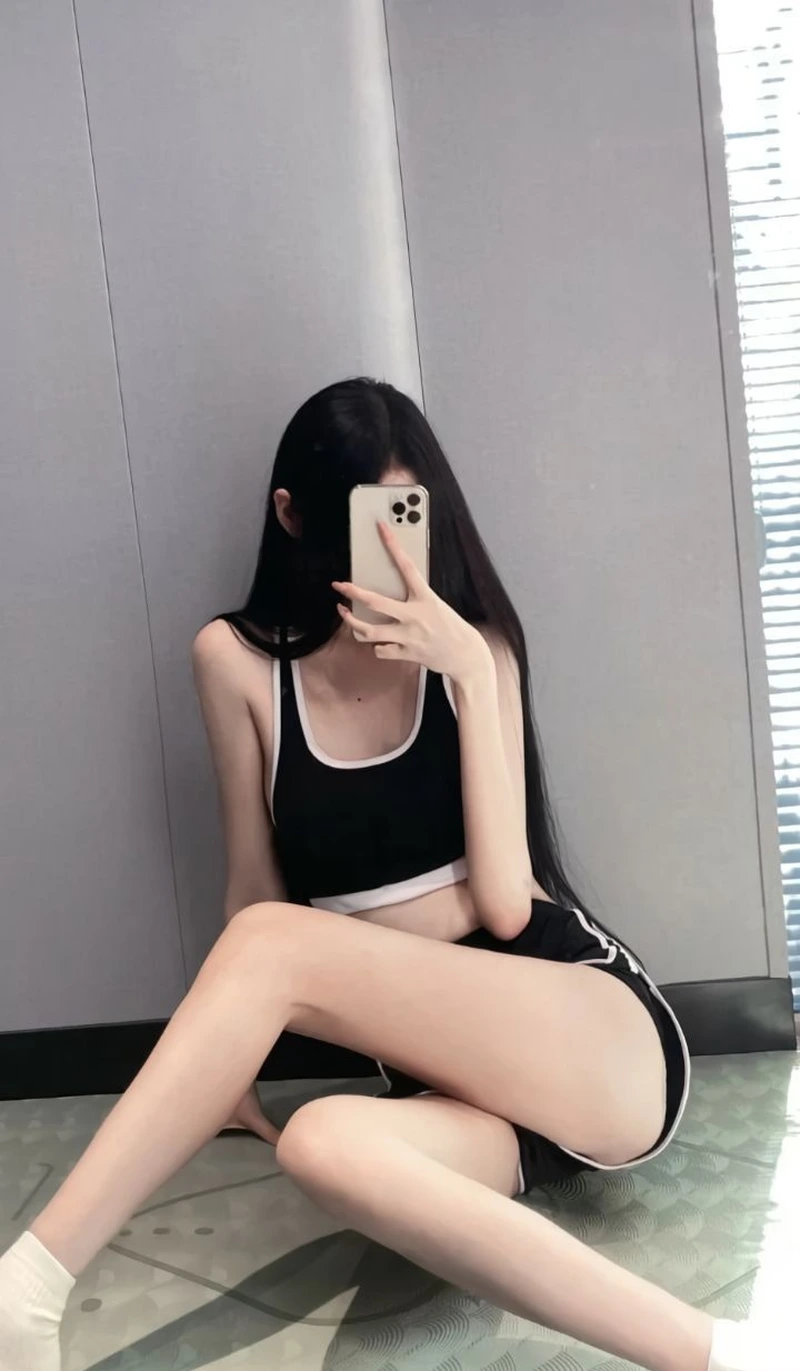 Vẻ đẹp tự nhiên của đôi chân gái xinh khiến người xem ấn tượng
